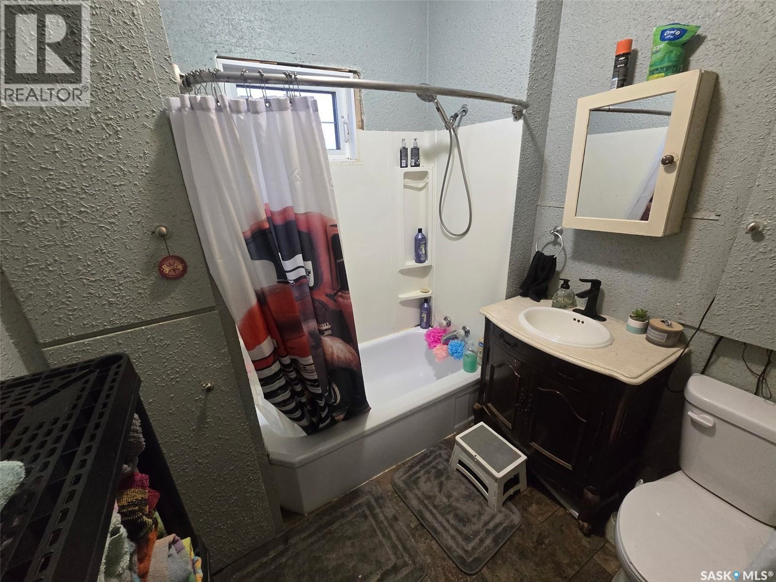 2014 1st Street N, Rockglen, Saskatchewan  S0H 3R0 - Photo 10 - SK028558