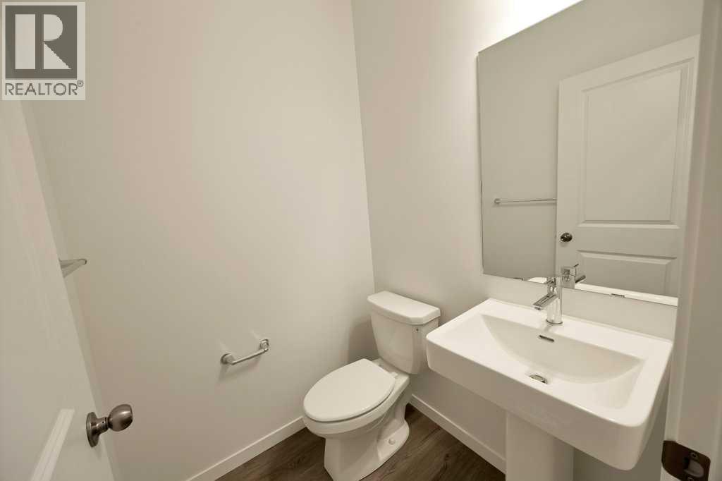 561 Chelsea Gardens, Chestermere, Alberta  T1X 2V4 - Photo 7 - A2280508