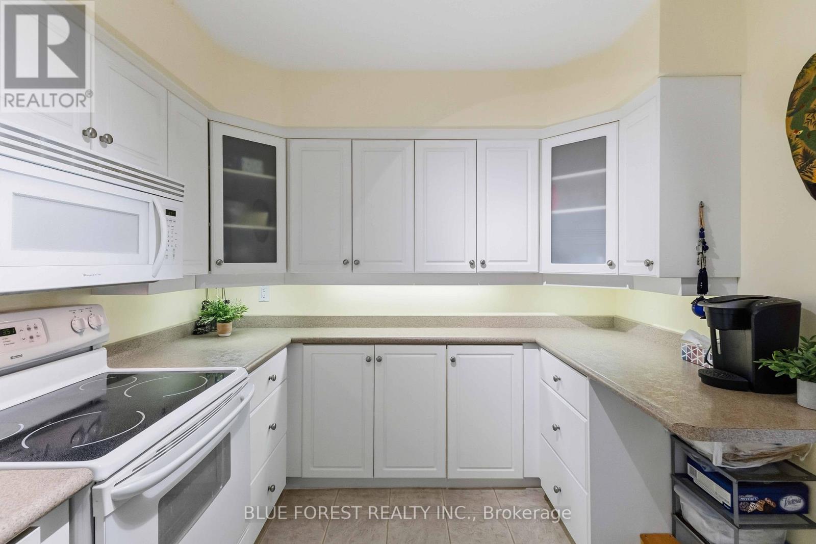 Photo 11 of 46 for 301 - 511 Gainsborough Road