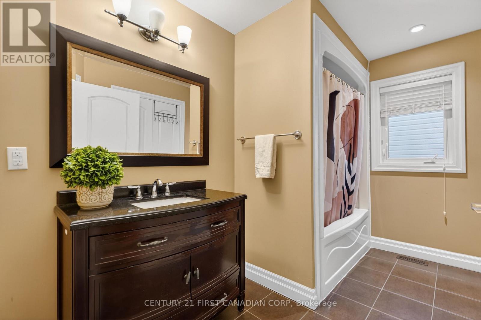 1310 Oakcrossing Road, London North, Ontario  N6H 0C1 - Photo 31 - X12804064