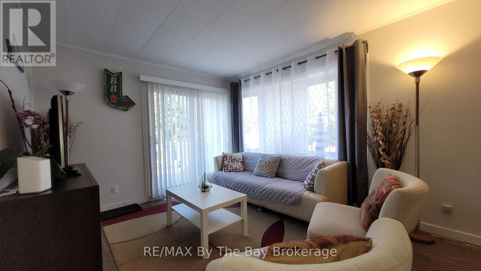 18 16th Street S, Wasaga Beach, Ontario  L9Z 2H4 - Photo 10 - S12817070