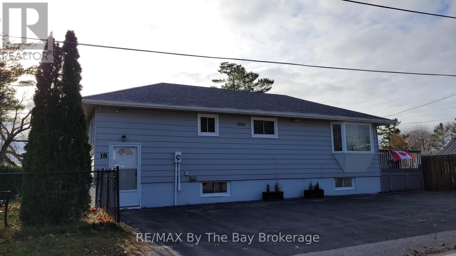 18 16th Street S, Wasaga Beach, Ontario  L9Z 2H4 - Photo 2 - S12817070