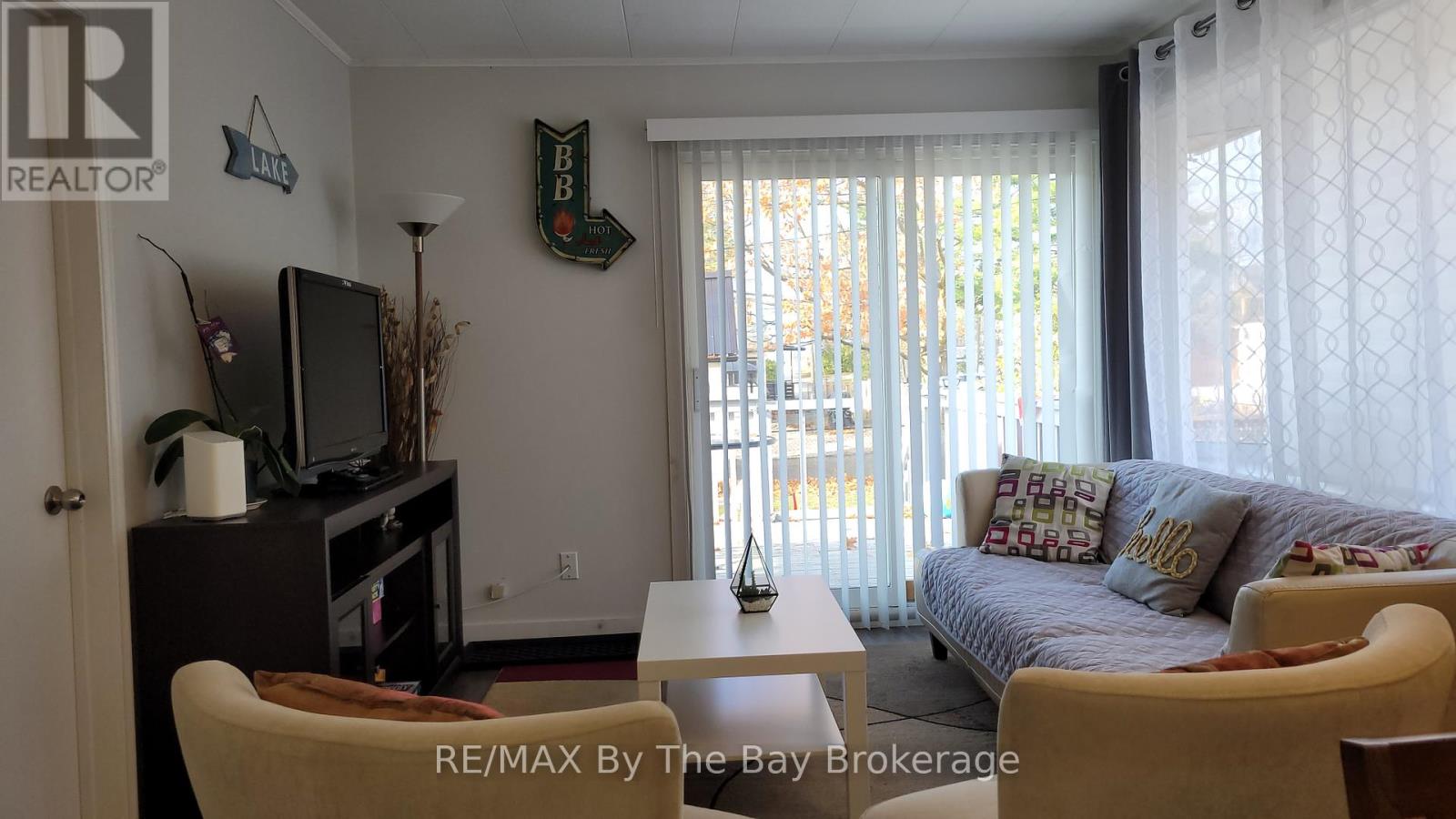 18 16th Street S, Wasaga Beach, Ontario  L9Z 2H4 - Photo 4 - S12817070