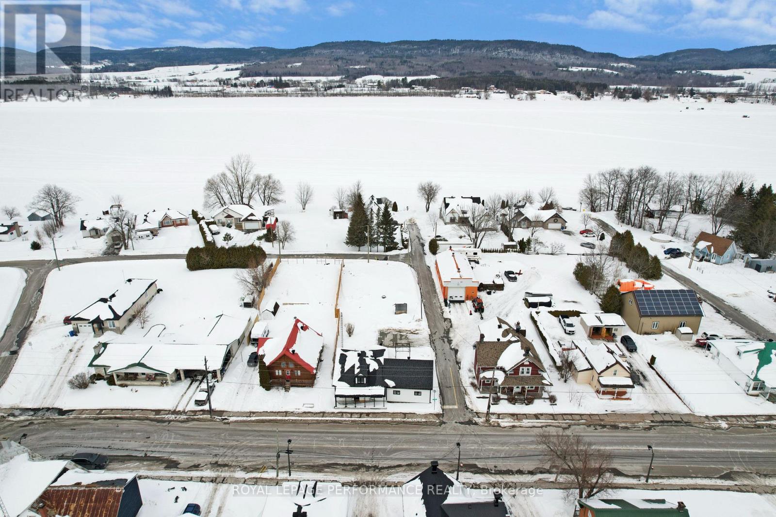 2061 Lajoie Street, Alfred And Plantagenet, Ontario  K0B 1J0 - Photo 38 - X12808532