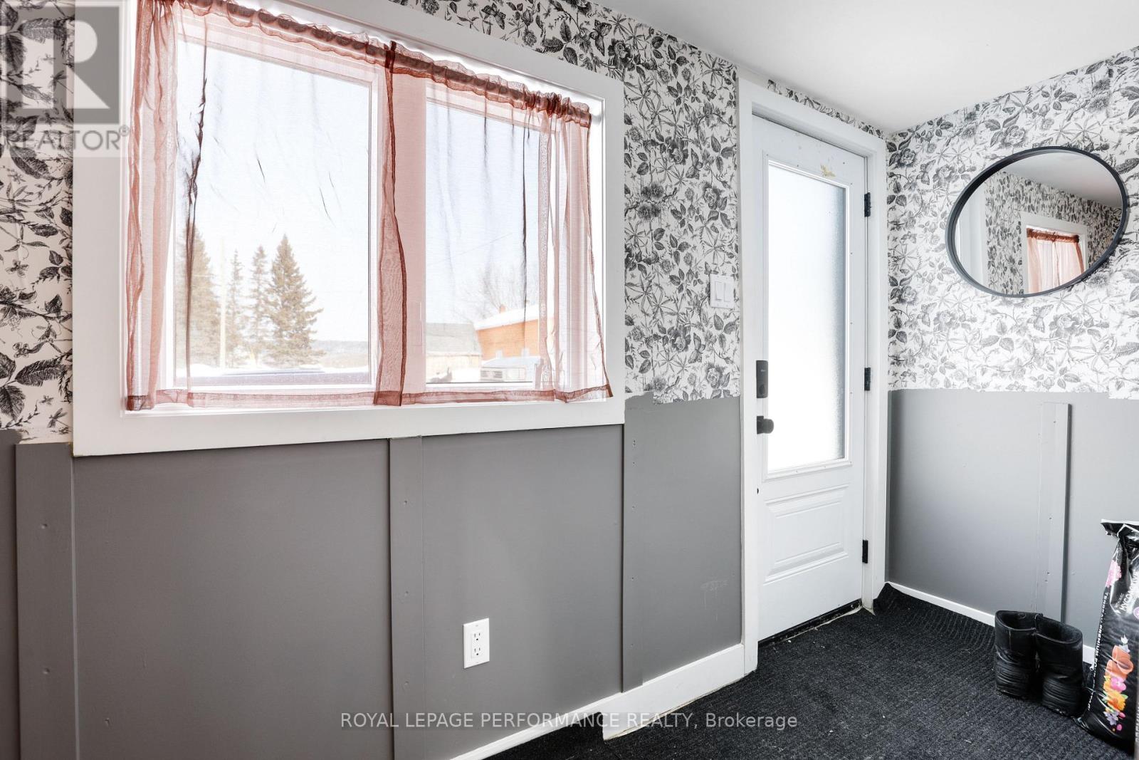 2061 Lajoie Street, Alfred And Plantagenet, Ontario  K0B 1J0 - Photo 6 - X12808532