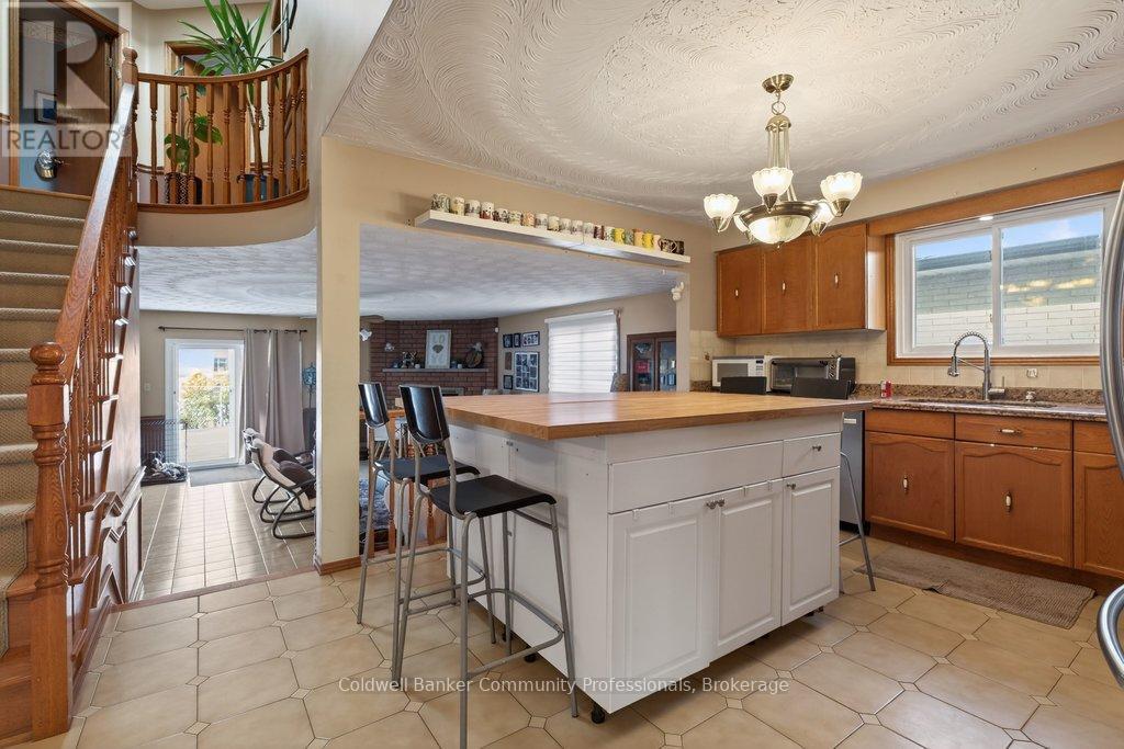 42 Lasila Court, Hamilton, Ontario  L9C 7B6 - Photo 12 - X12816590