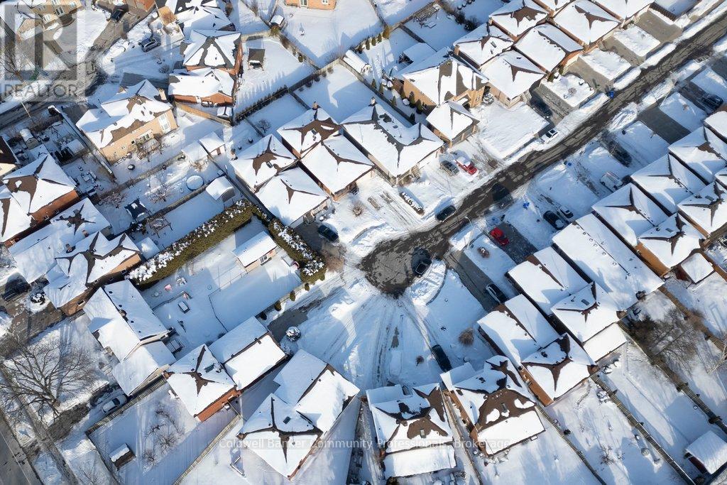 42 Lasila Court, Hamilton, Ontario  L9C 7B6 - Photo 35 - X12816590