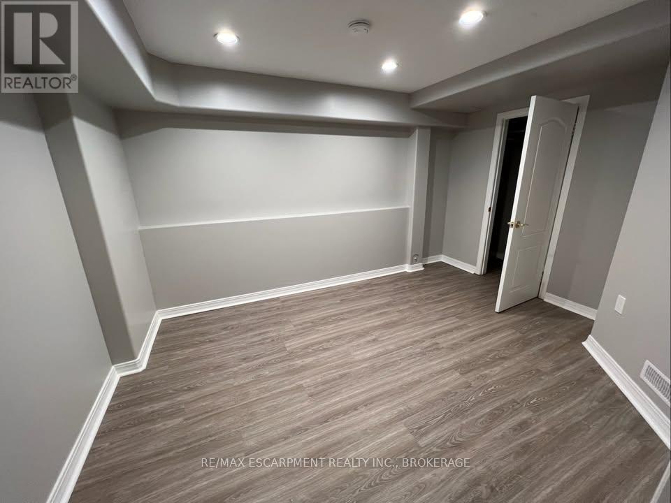 Lower - 205 Dorchester Drive, Grimsby (Grimsby East), Ontario  L3M 5N5 - Photo 10 - X12817150