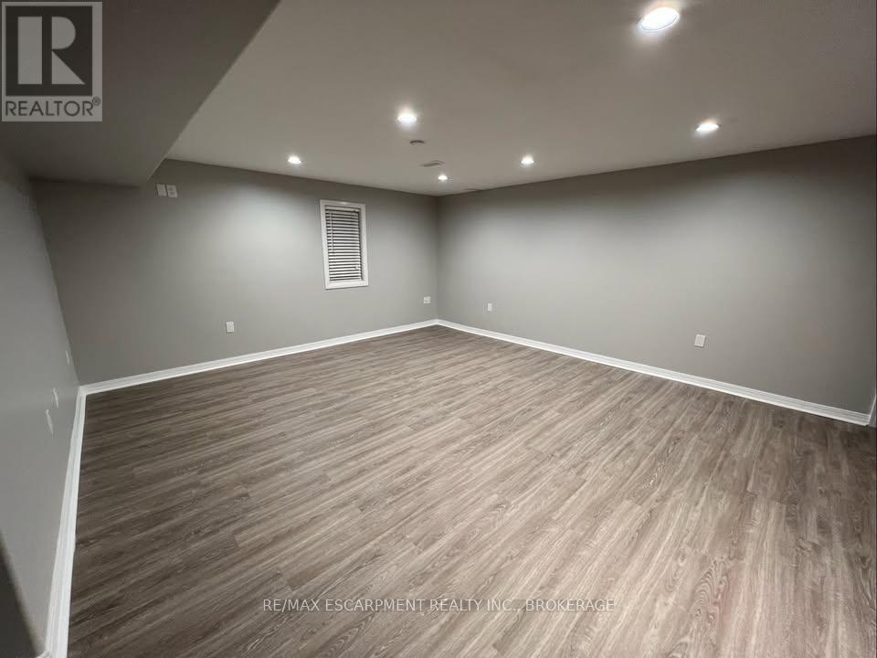 Lower - 205 Dorchester Drive, Grimsby (Grimsby East), Ontario  L3M 5N5 - Photo 7 - X12817150