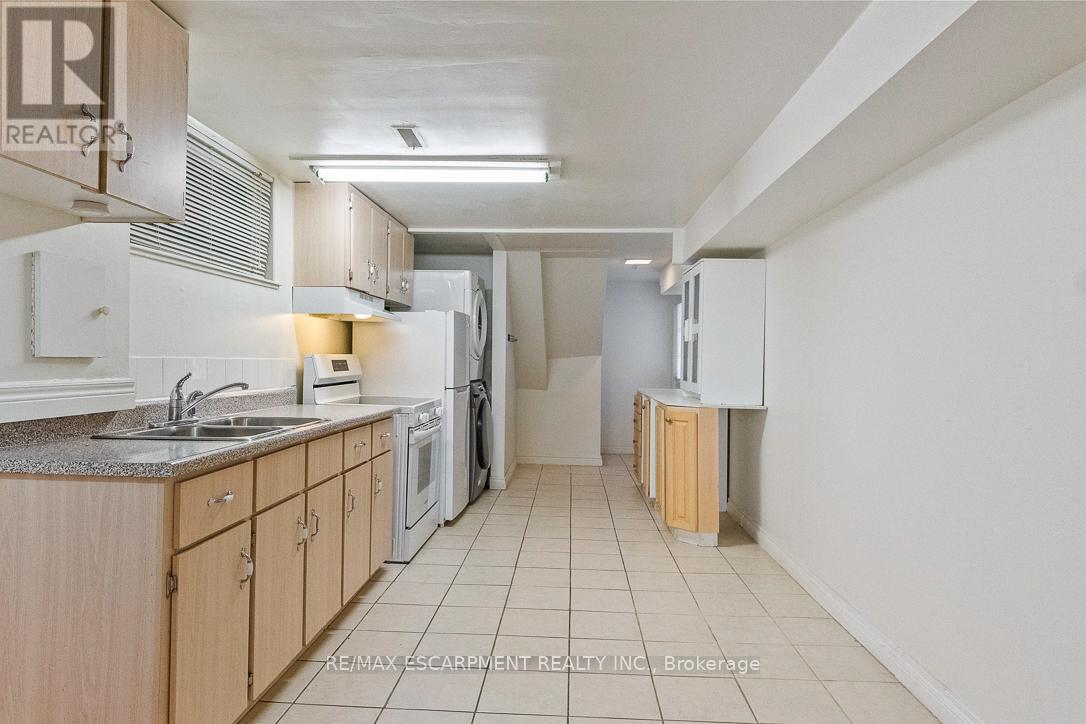 2012 Bonnymede Drive, Mississauga, Ontario  L5J 1E3 - Photo 6 - W12579266