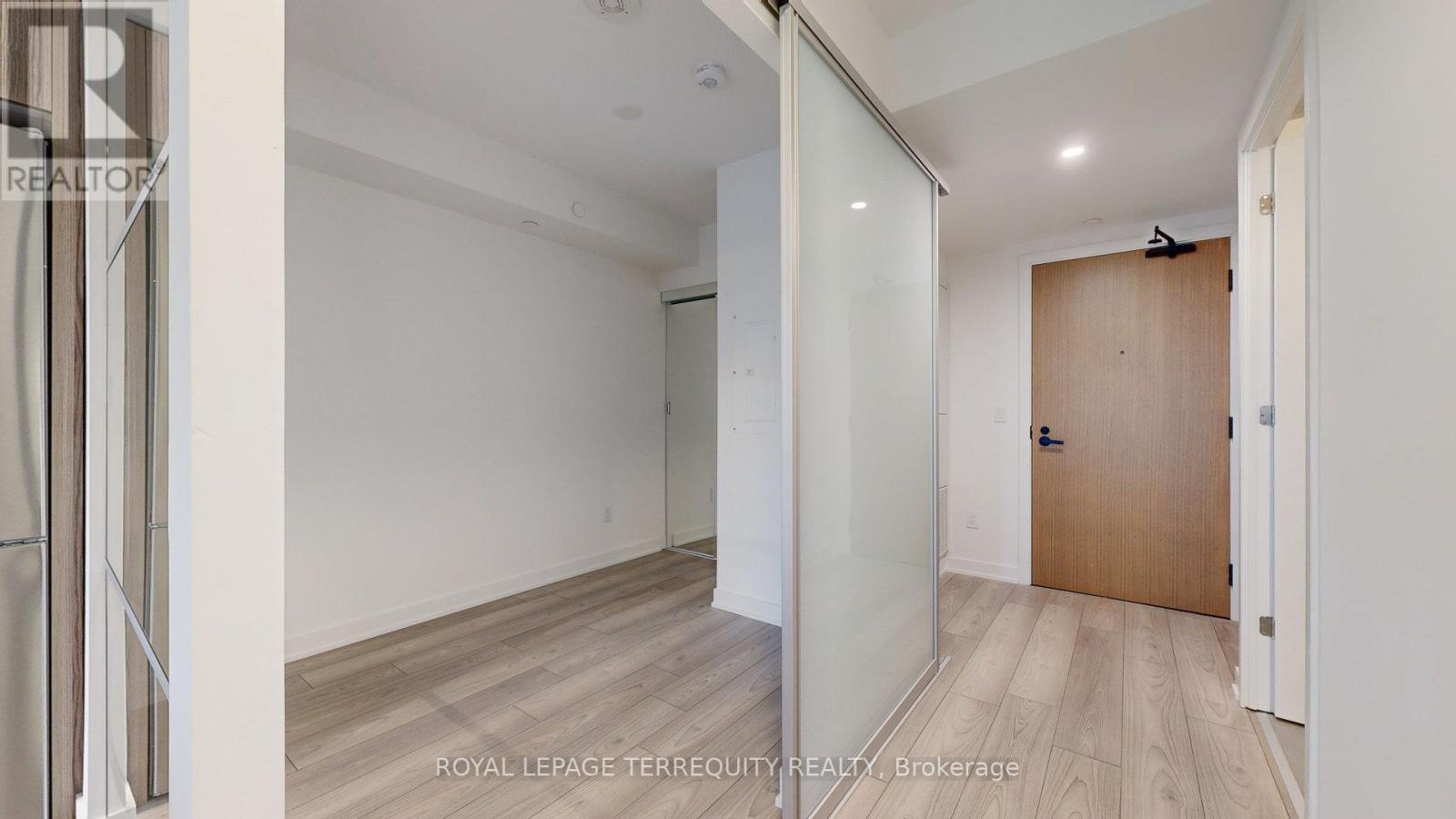 809 - 8 Tippett Road, Toronto, Ontario  M3H 0E7 - Photo 3 - C12817142