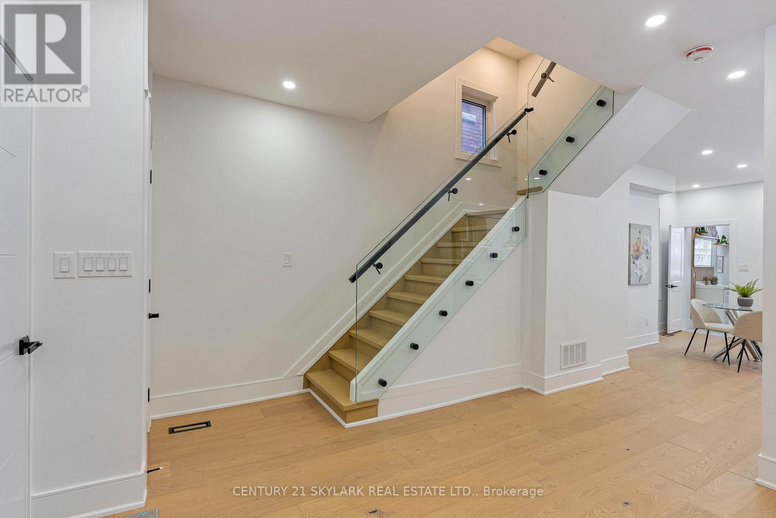 208 Gainsborough Road, Toronto, Ontario  M4L 3C6 - Photo 10 - E12816994