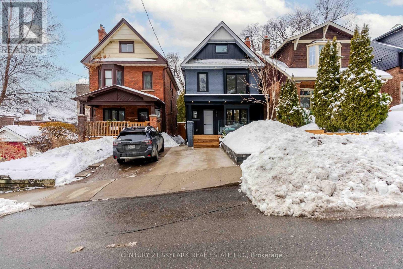 208 Gainsborough Road, Toronto, Ontario  M4L 3C6 - Photo 2 - E12816994