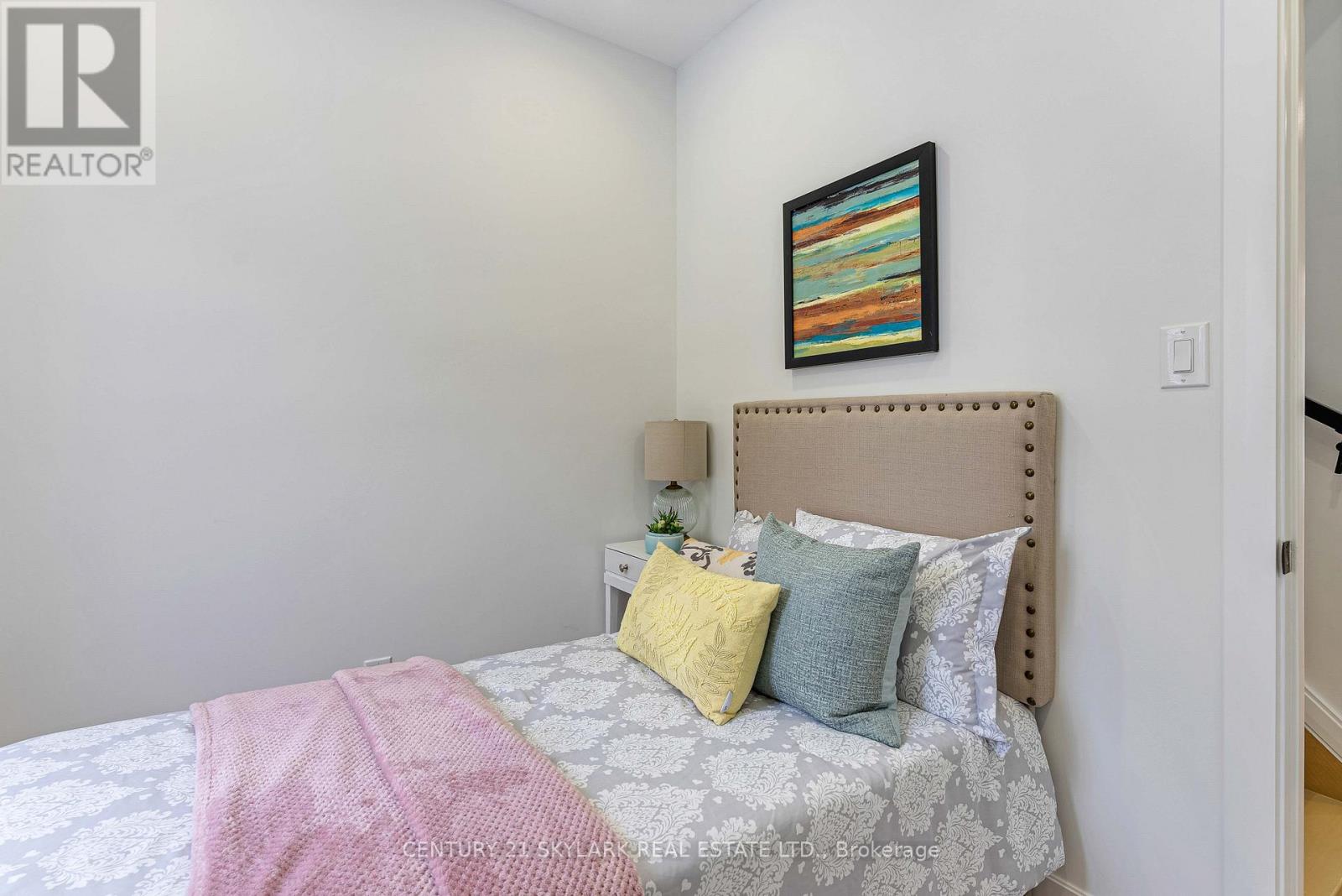 208 Gainsborough Road, Toronto, Ontario  M4L 3C6 - Photo 20 - E12816994