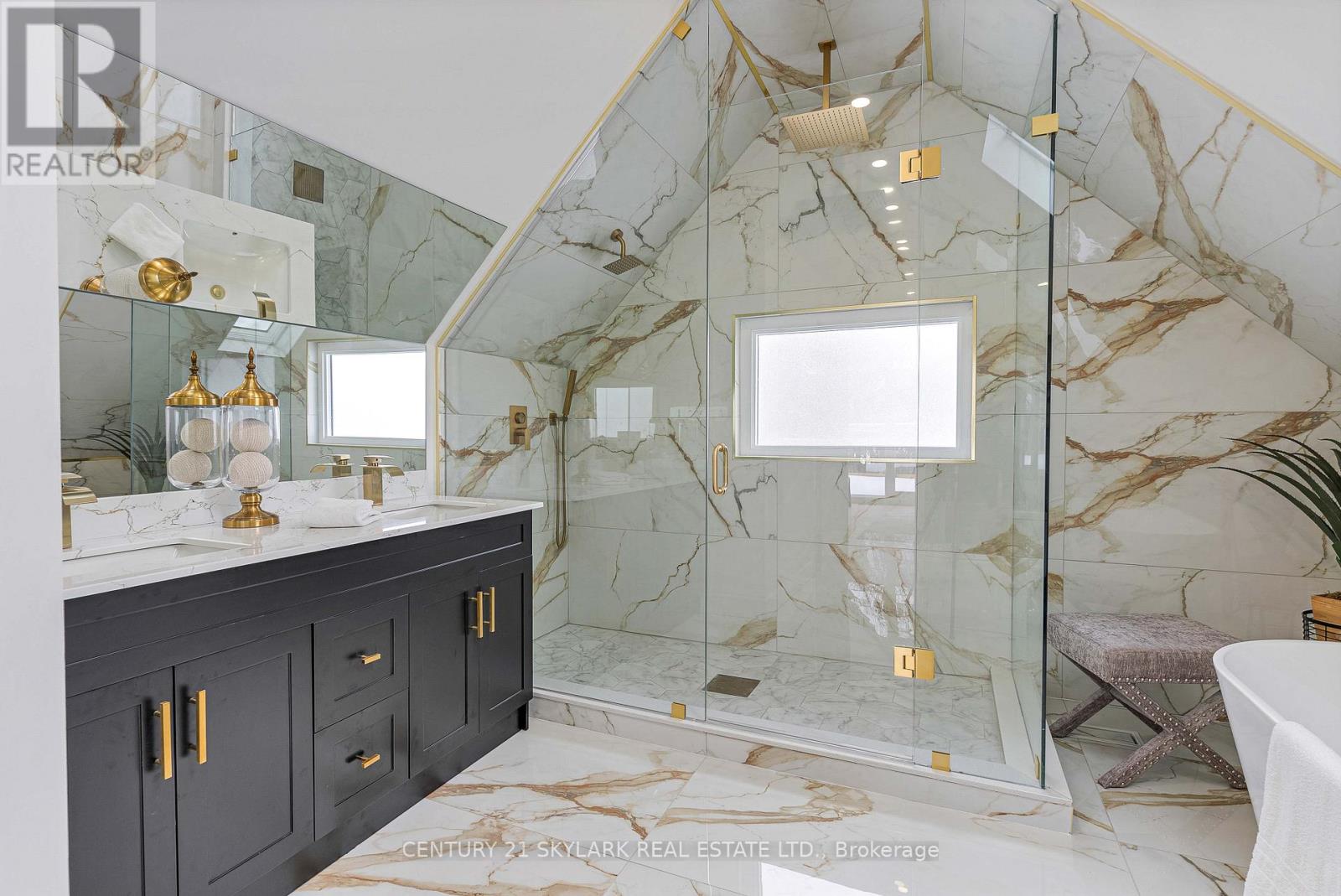 208 Gainsborough Road, Toronto, Ontario  M4L 3C6 - Photo 29 - E12816994