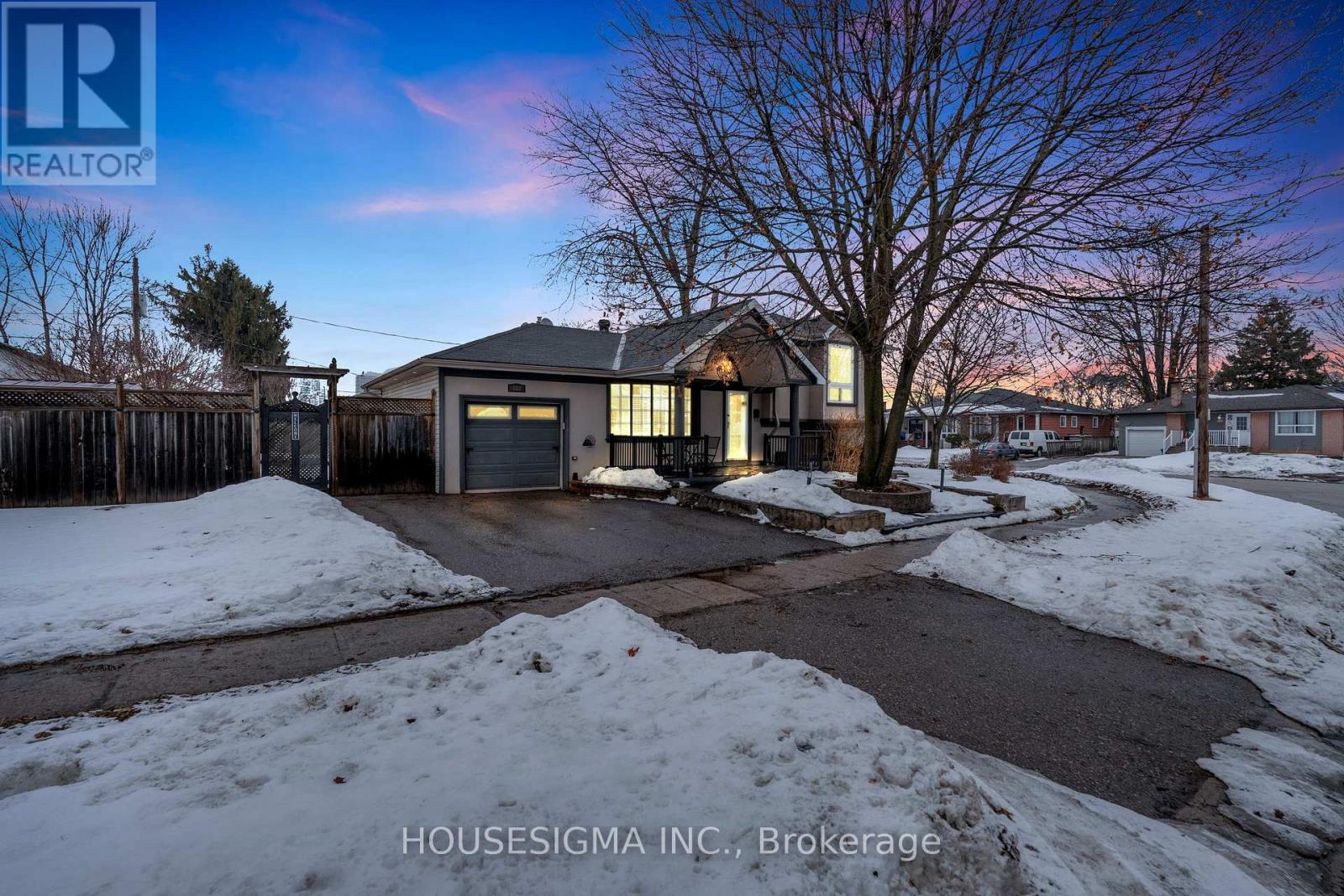 808 Krosno Boulevard, Pickering, Ontario  L1W 1G8 - Photo 1 - E12817016