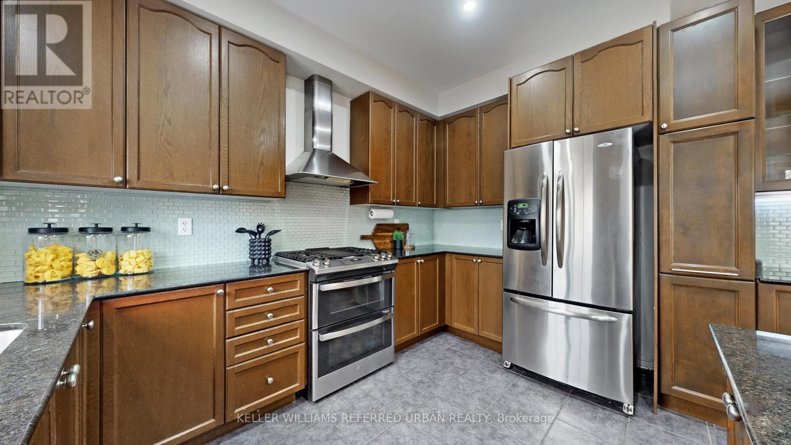 85 Decourcy-Ireland Circle, Ajax, Ontario  L1T 0K6 - Photo 8 - E12817104