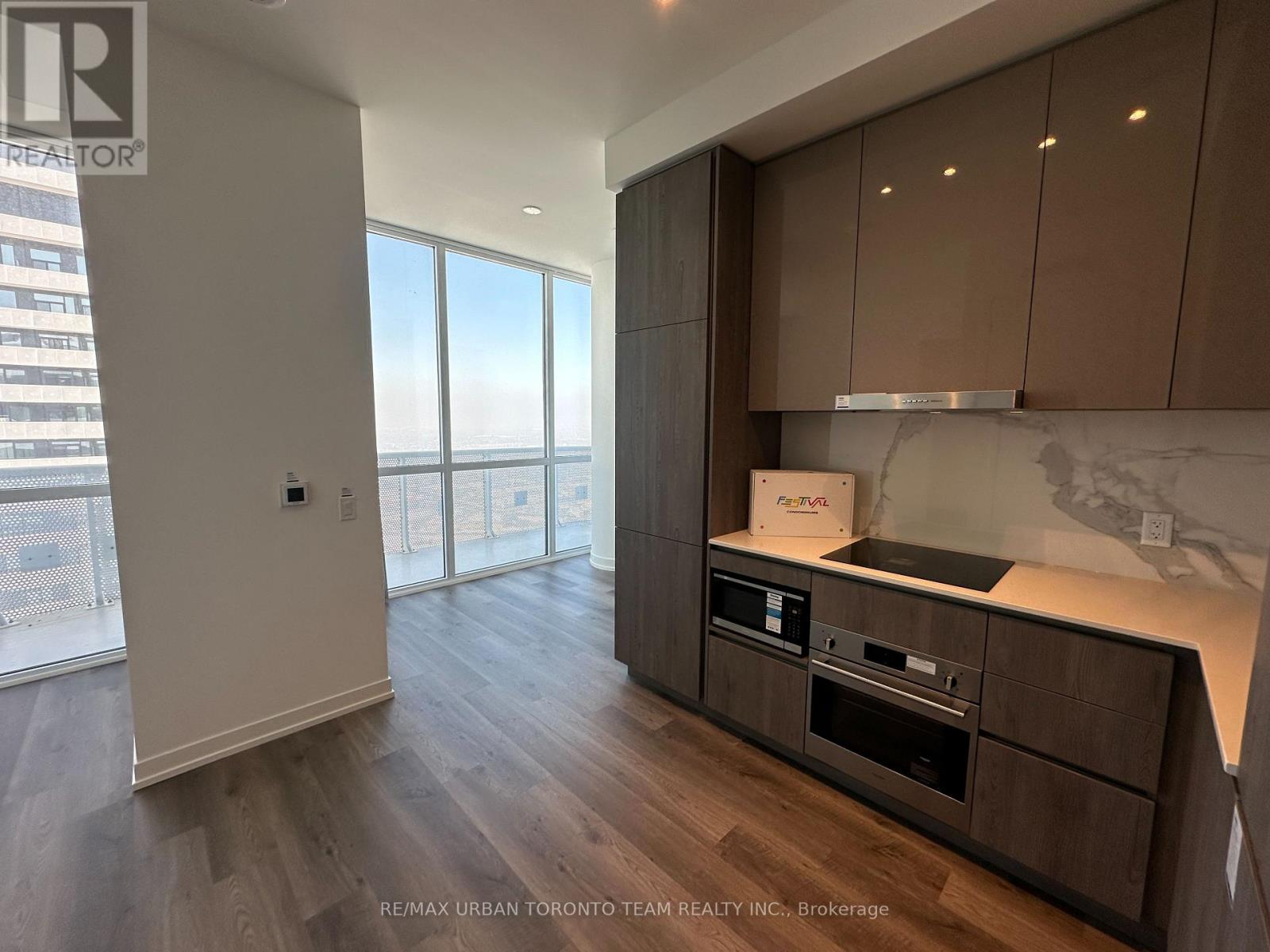 Ph102 - 8 Interchange Way, Vaughan, Ontario  L4K 5Z7 - Photo 2 - N12817110