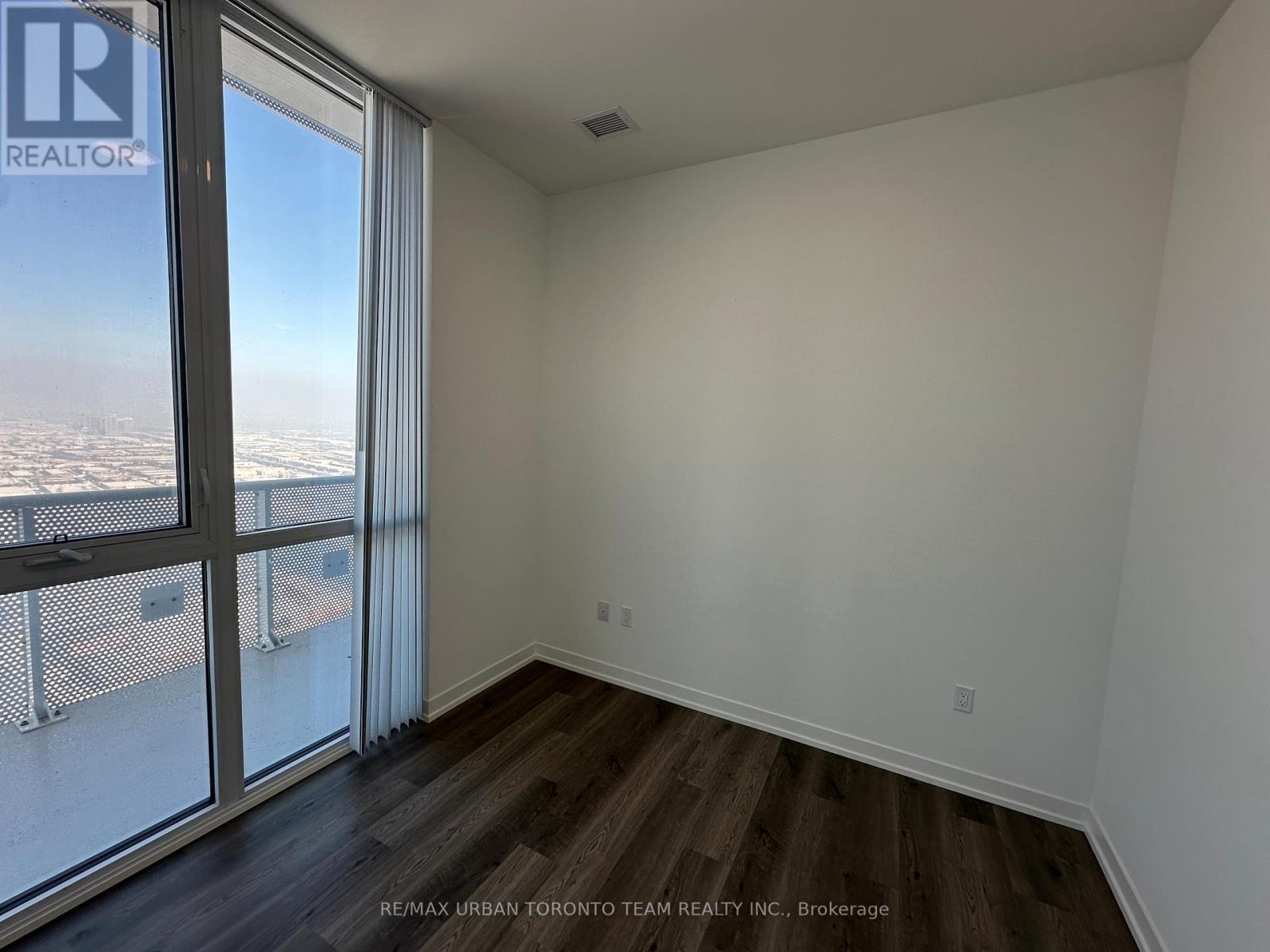 Ph102 - 8 Interchange Way, Vaughan, Ontario  L4K 5Z7 - Photo 6 - N12817110