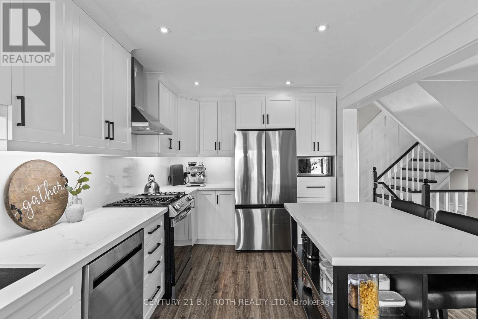 13 Hadden Crescent, Barrie, Ontario  L4M 6G6 - Photo 6 - S12817124