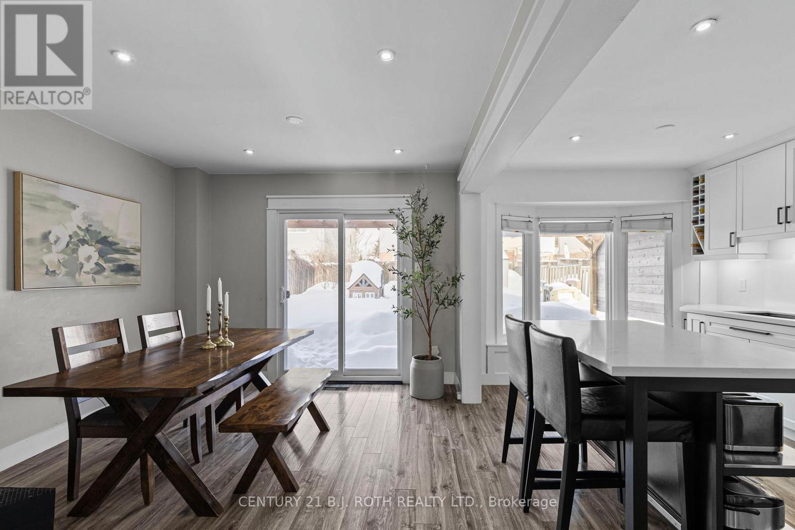 13 Hadden Crescent, Barrie, Ontario  L4M 6G6 - Photo 9 - S12817124