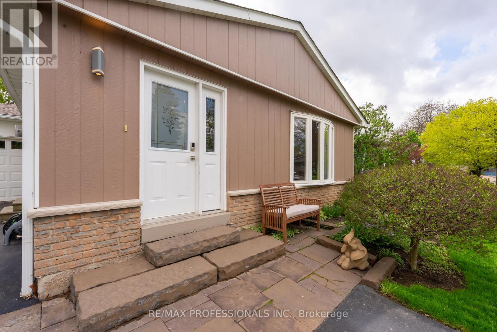 868 Governors Court, Milton, Ontario  L9T 3W6 - Photo 3 - W12814736