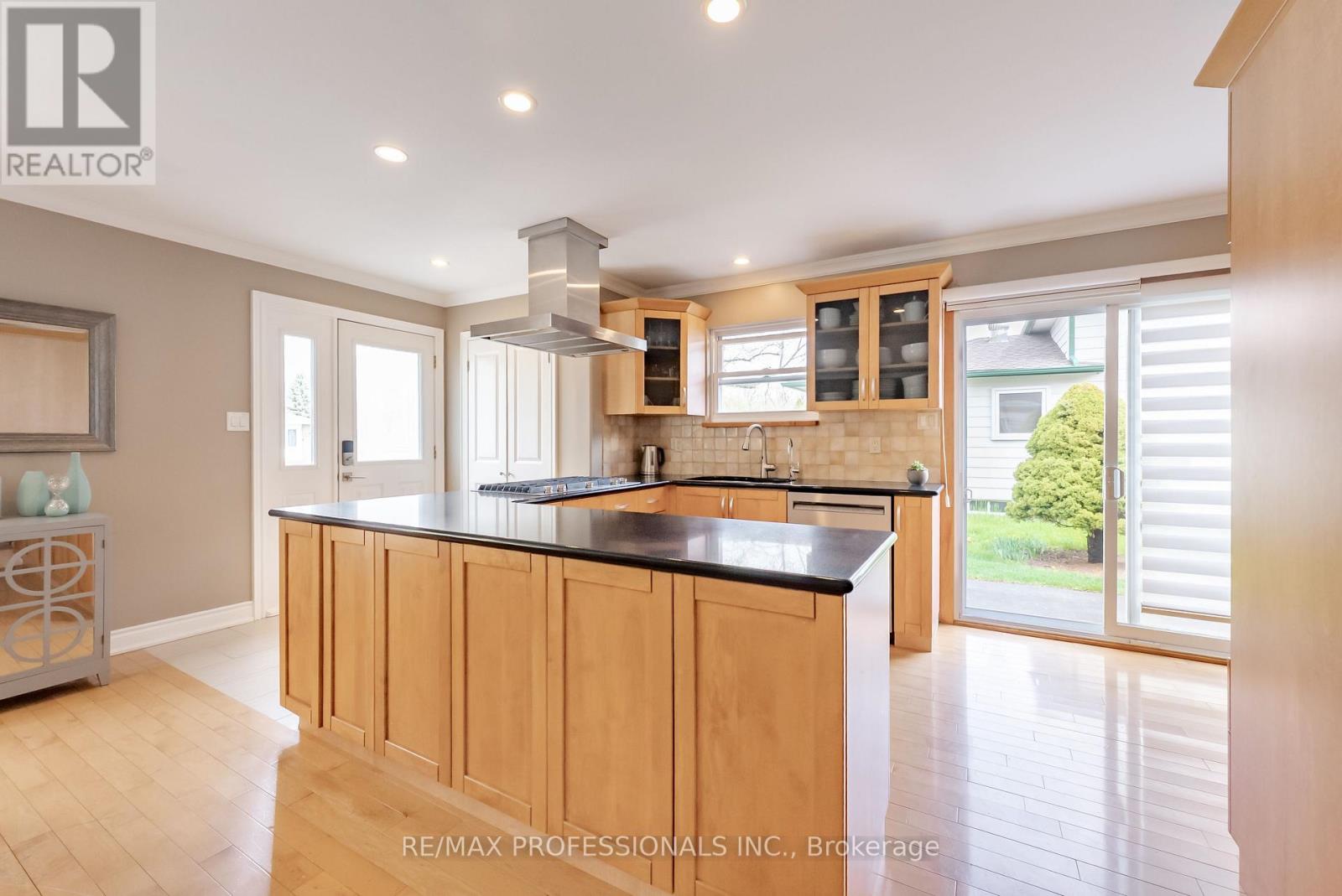 868 Governors Court, Milton, Ontario  L9T 3W6 - Photo 5 - W12814736