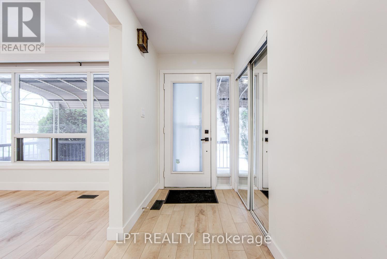 1519 Ogden Avenue, Mississauga, Ontario  L5E 2H9 - Photo 1 - W12816978