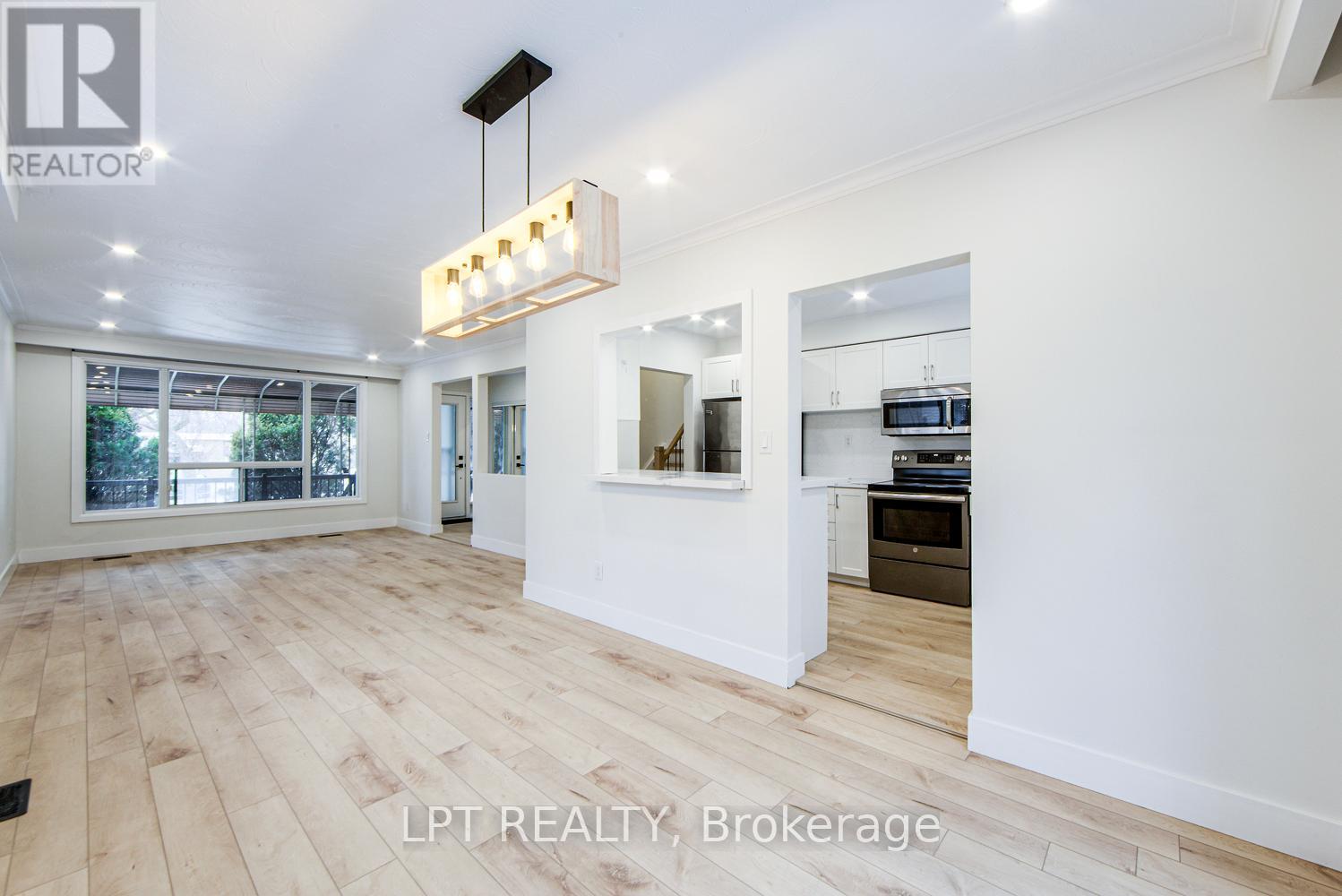 1519 Ogden Avenue, Mississauga, Ontario  L5E 2H9 - Photo 10 - W12816978