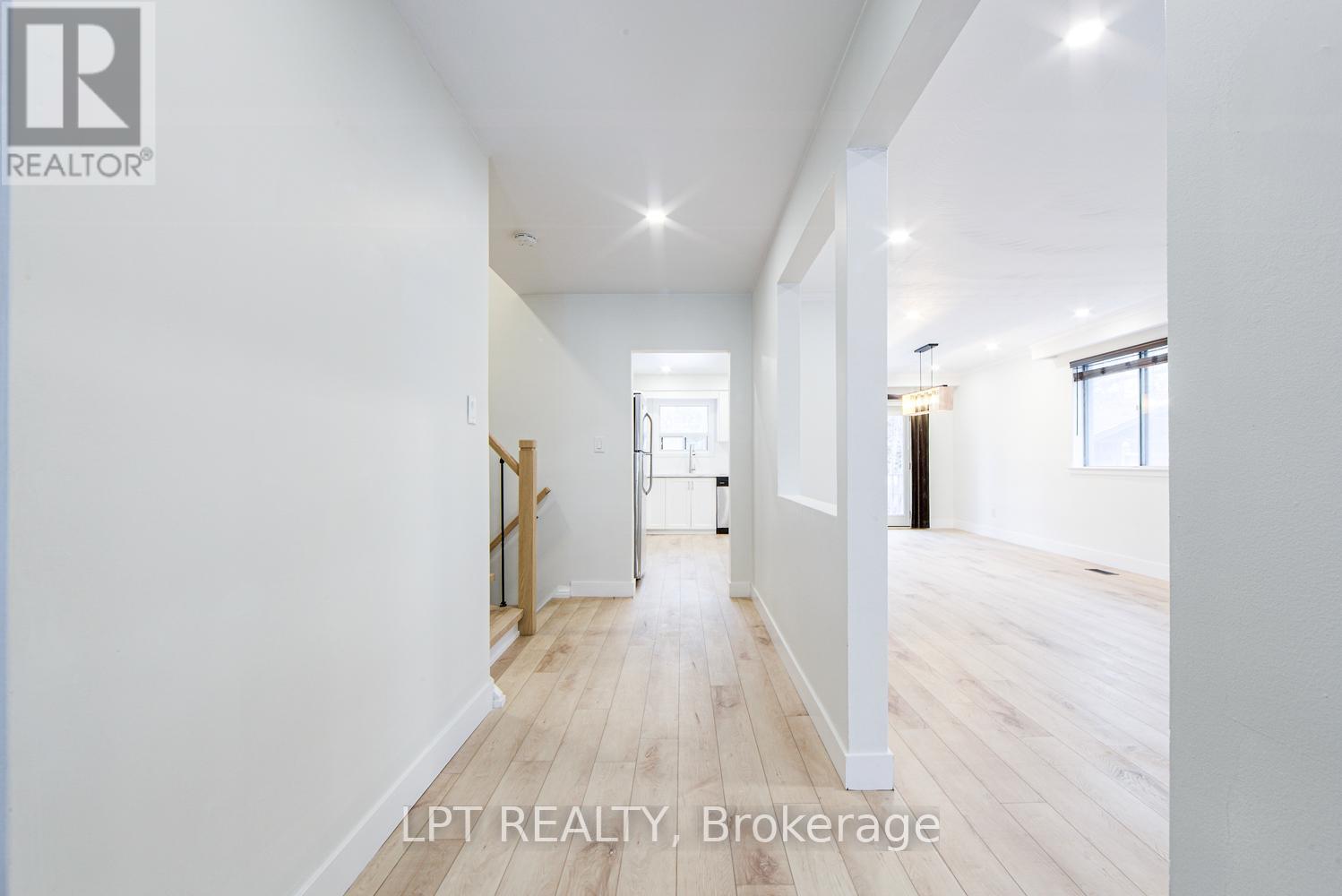 1519 Ogden Avenue, Mississauga, Ontario  L5E 2H9 - Photo 2 - W12816978