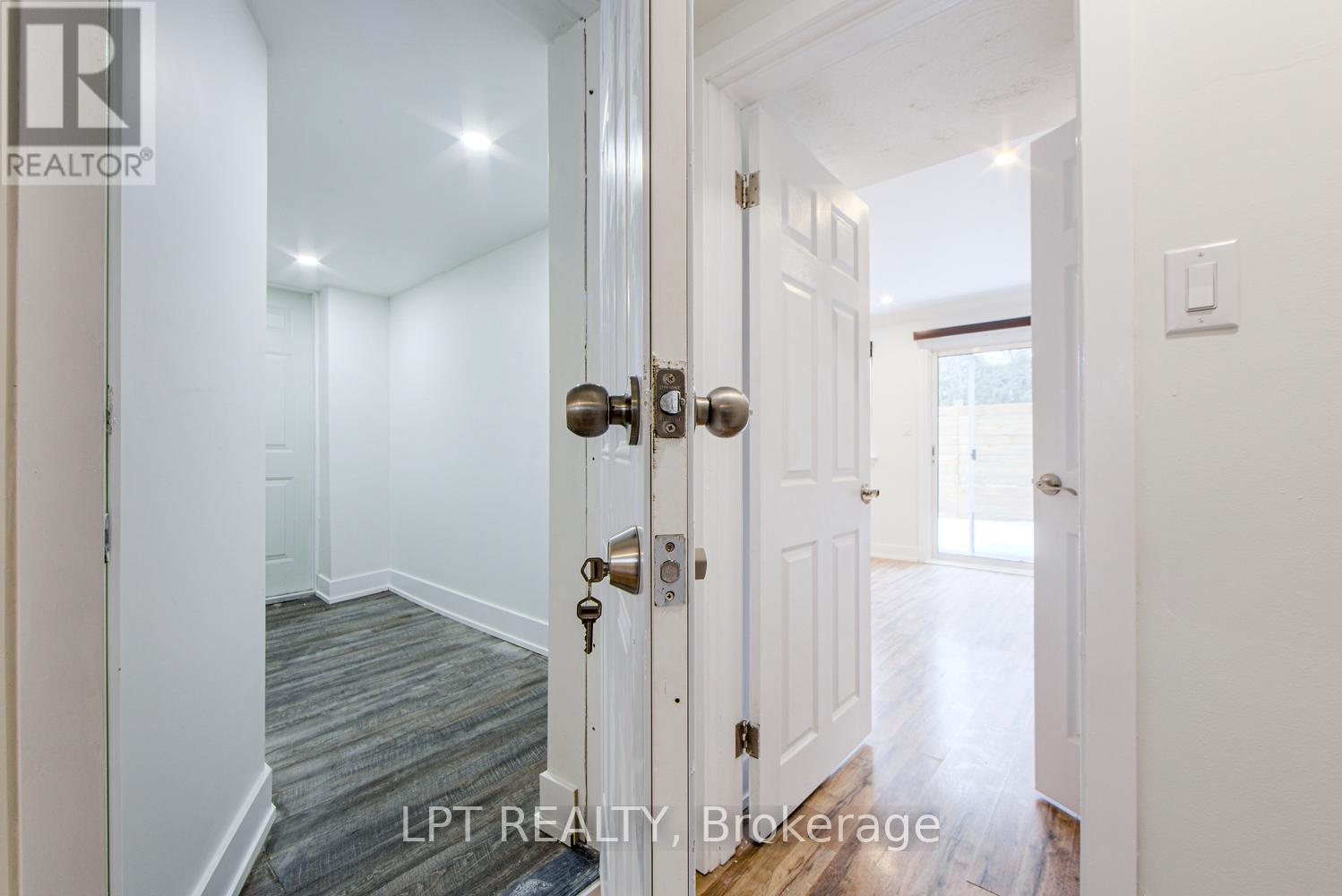 1519 Ogden Avenue, Mississauga, Ontario  L5E 2H9 - Photo 33 - W12816978