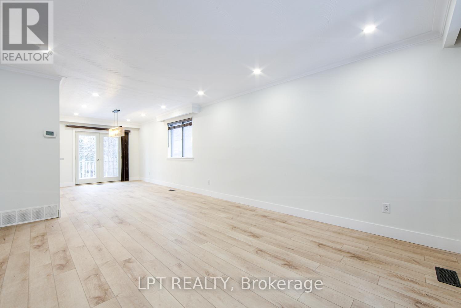 1519 Ogden Avenue, Mississauga, Ontario  L5E 2H9 - Photo 4 - W12816978