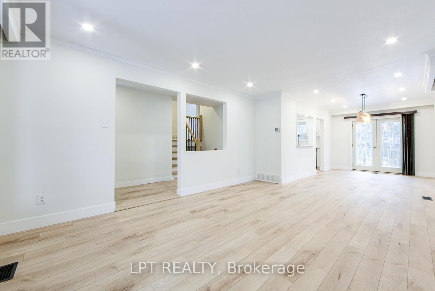 1519 Ogden Avenue, Mississauga, Ontario  L5E 2H9 - Photo 5 - W12816978