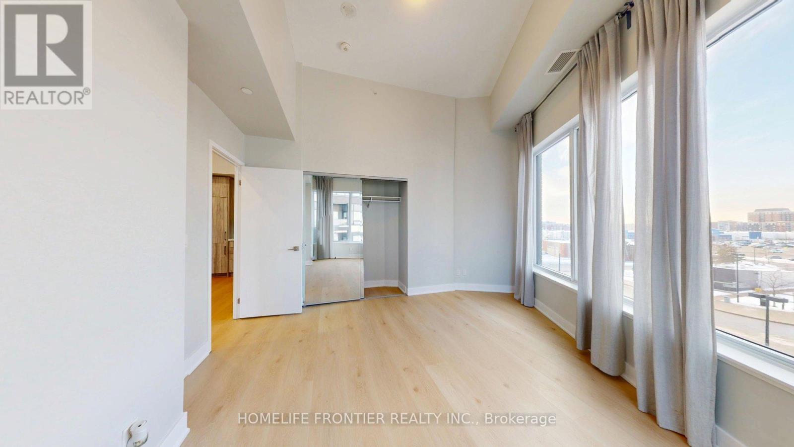 409 - 297 Oak Walk Drive, Oakville, Ontario  L6H 6Z3 - Photo 4 - W12817026