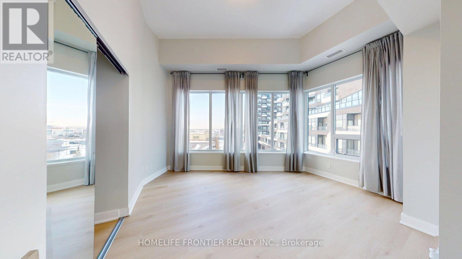 409 - 297 Oak Walk Drive, Oakville, Ontario  L6H 6Z3 - Photo 5 - W12817026