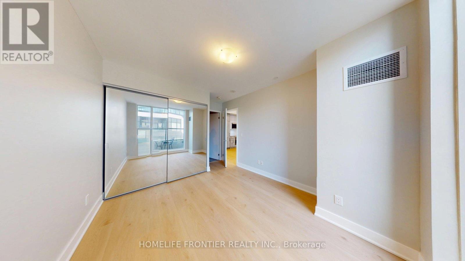 409 - 297 Oak Walk Drive, Oakville, Ontario  L6H 6Z3 - Photo 8 - W12817026