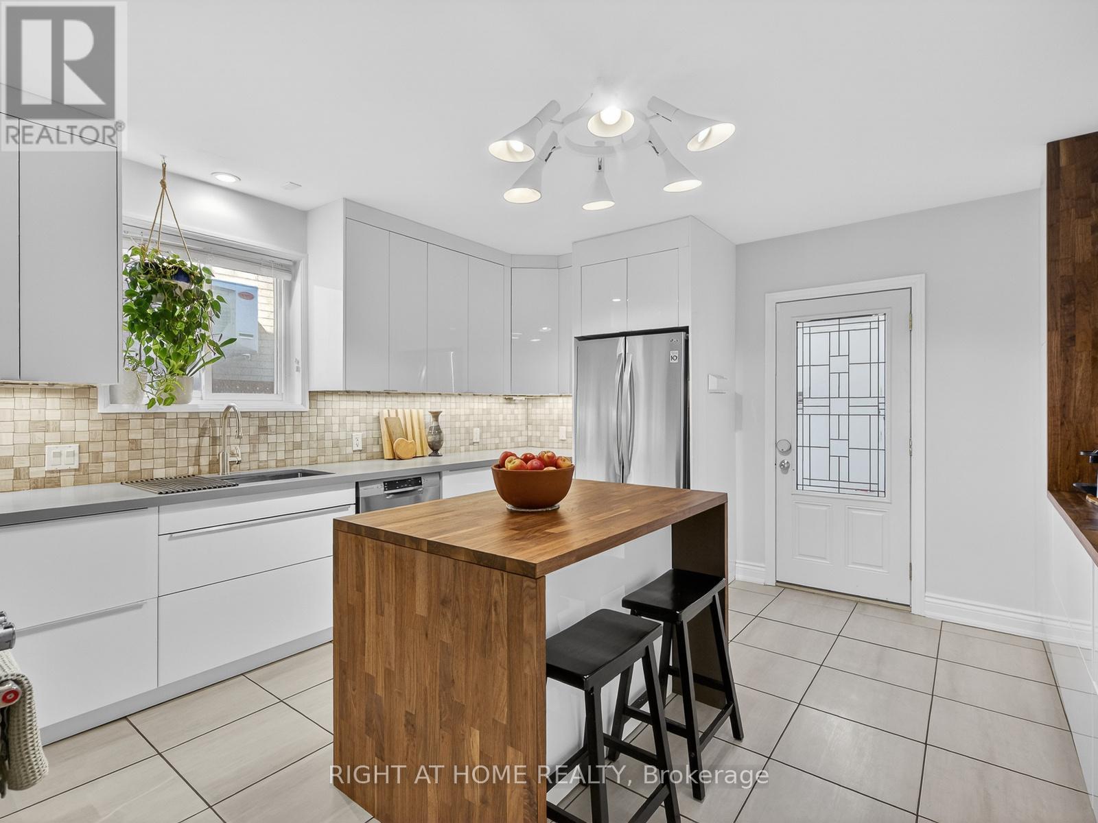 355 Caledonia Road, Toronto, Ontario  M6E 4T7 - Photo 10 - W12817030