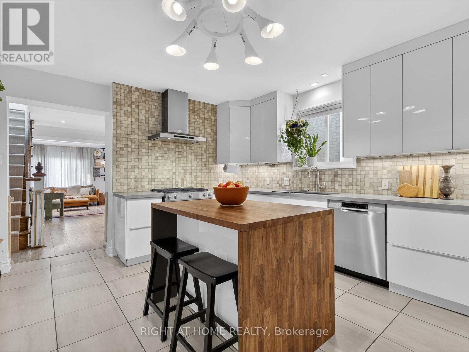 355 Caledonia Road, Toronto, Ontario  M6E 4T7 - Photo 11 - W12817030