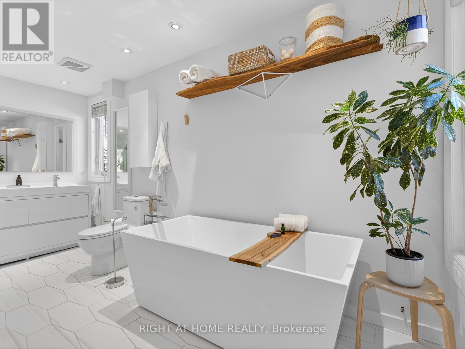 355 Caledonia Road, Toronto, Ontario  M6E 4T7 - Photo 23 - W12817030