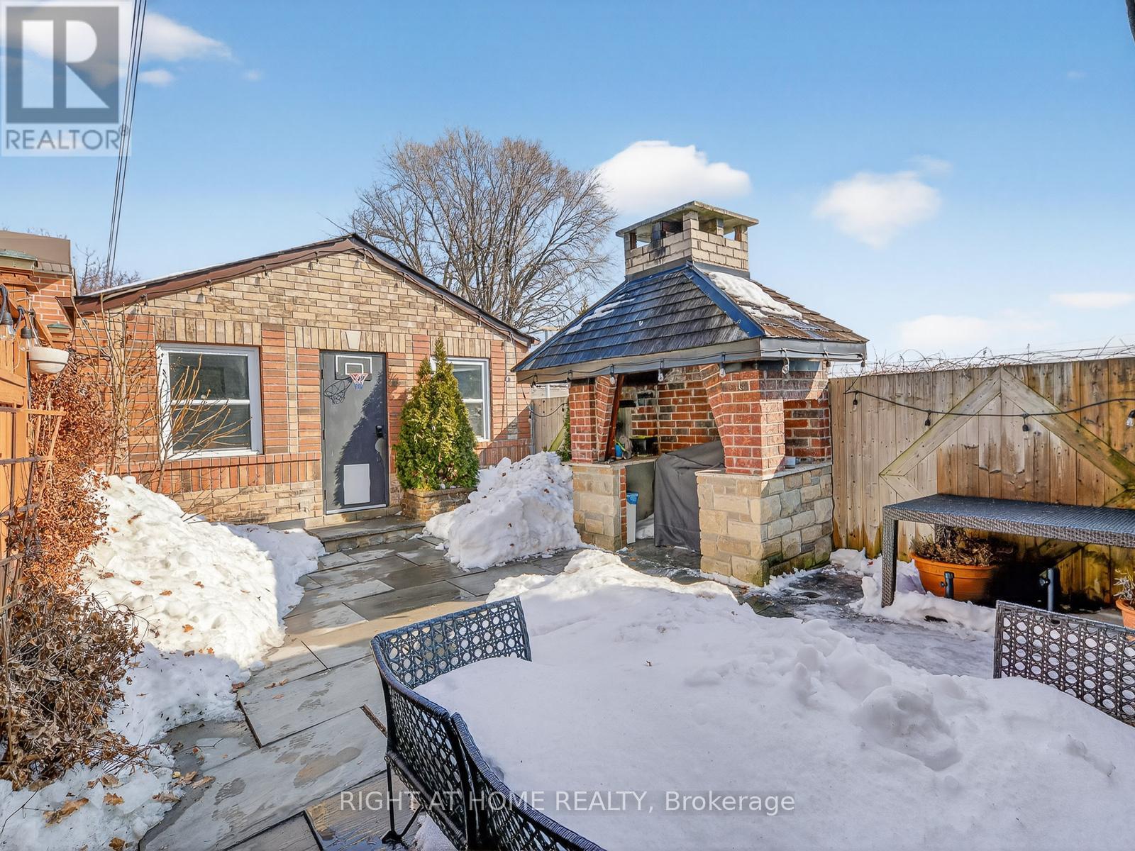 355 Caledonia Road, Toronto, Ontario  M6E 4T7 - Photo 32 - W12817030