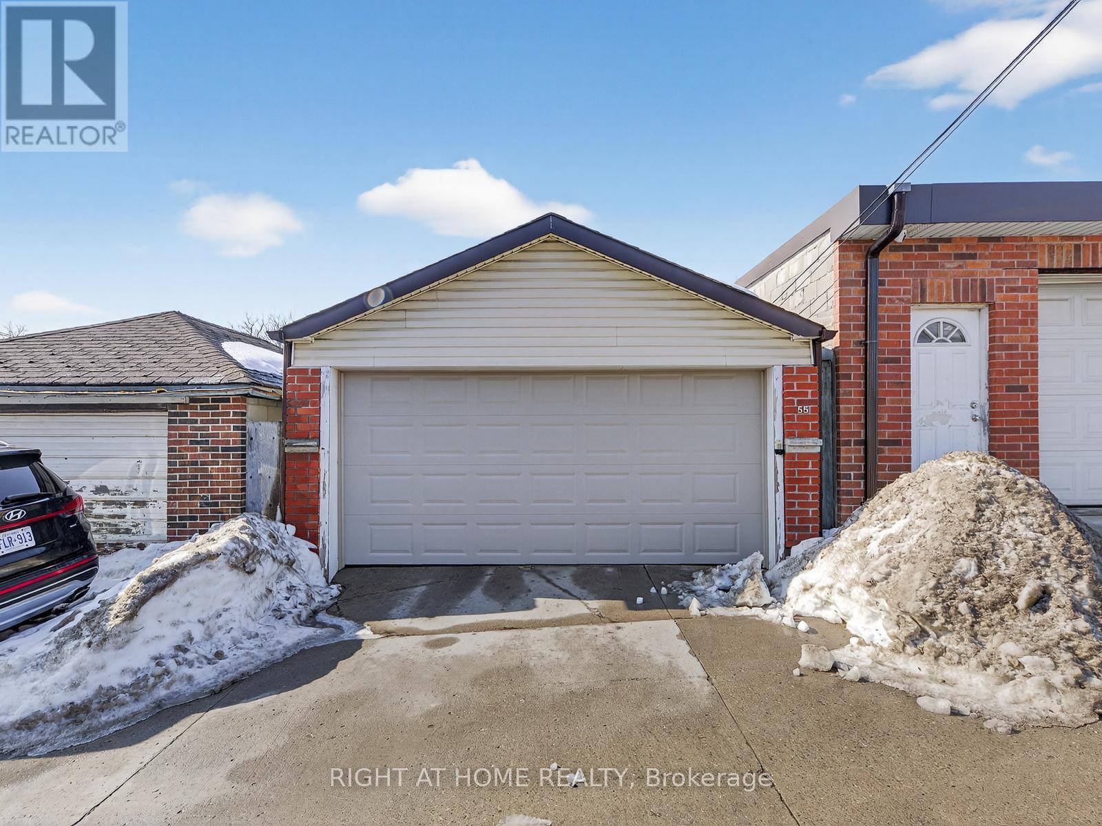 355 Caledonia Road, Toronto, Ontario  M6E 4T7 - Photo 34 - W12817030