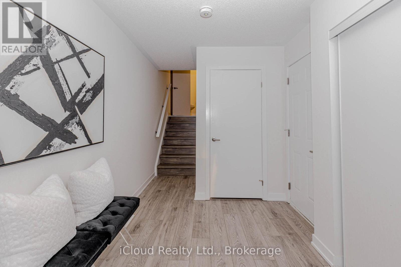 69 - 3189 Bastedo Common, Burlington, Ontario  L7M 0H4 - Photo 3 - W12817096