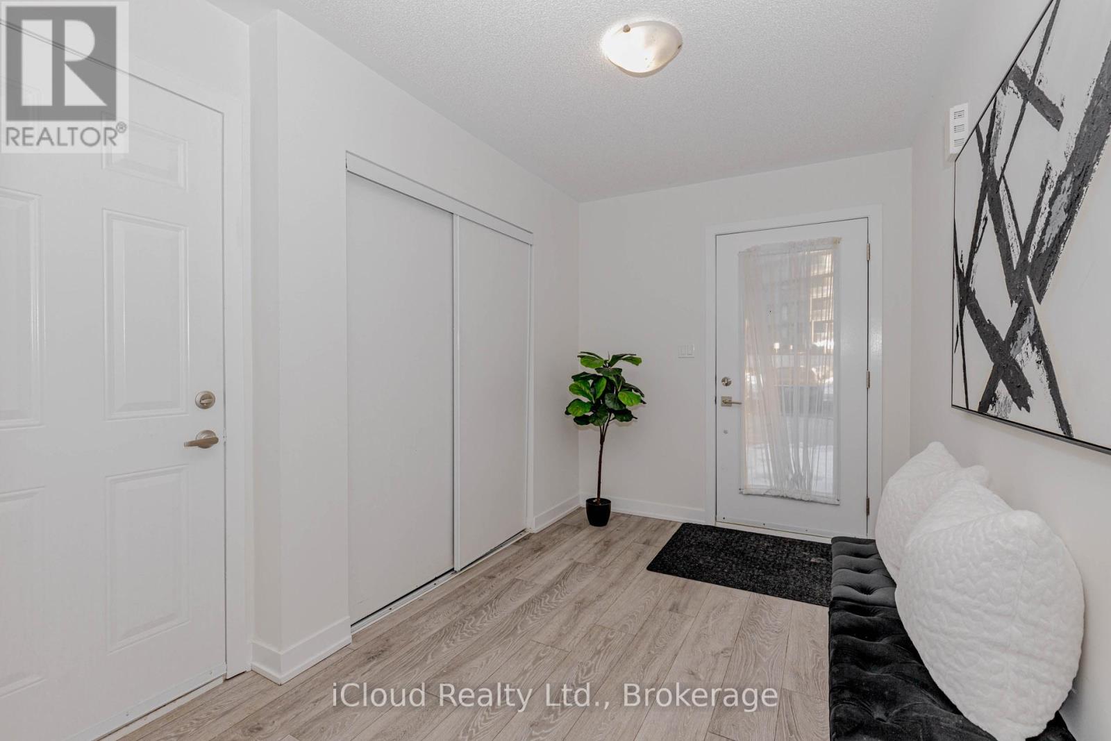 69 - 3189 Bastedo Common, Burlington, Ontario  L7M 0H4 - Photo 5 - W12817096