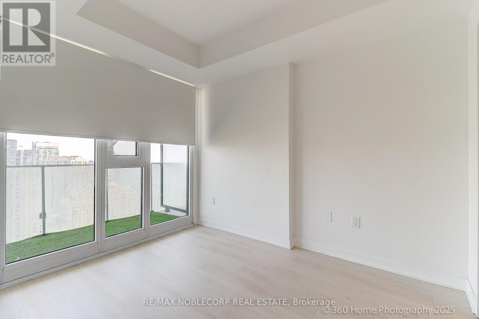 2912 - 3900 Confederation Parkway, Mississauga, Ontario  L5B 0M3 - Photo 8 - W12817134