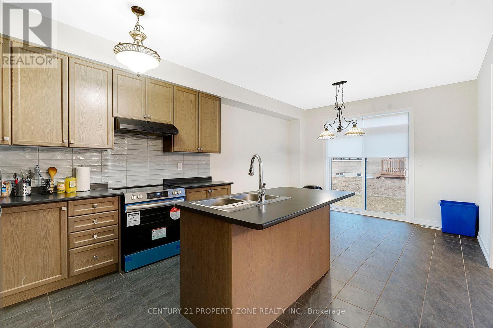 78 Lilac Circle, Haldimand, Ontario  N3W 0H6 - Photo 11 - X12816998