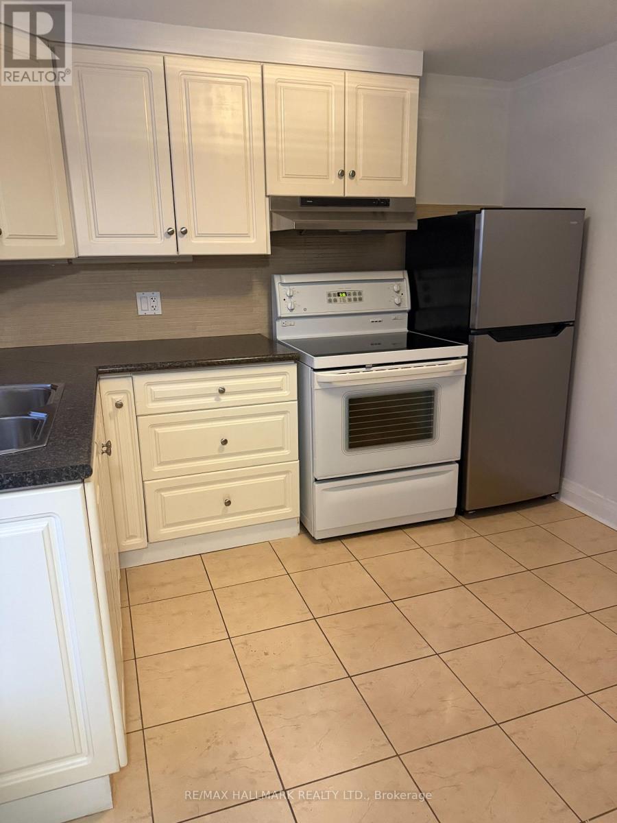 2nd Floor - 160 Welland Avenue, St. Catharines (Downtown), Ontario  L2R 2N6 - Photo 2 - X12817048