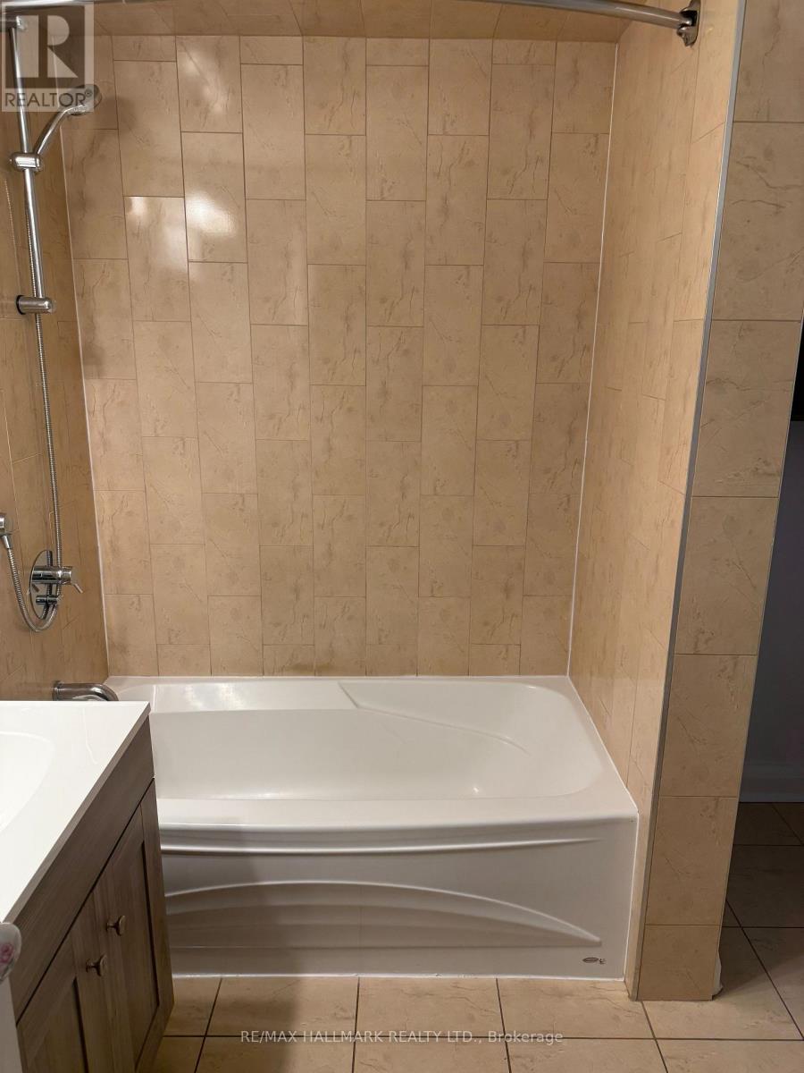 2nd Floor - 160 Welland Avenue, St. Catharines (Downtown), Ontario  L2R 2N6 - Photo 5 - X12817048