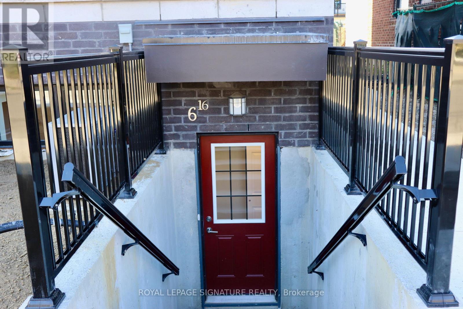 16 - 6 Bicknell Avenue, Toronto, Ontario  M6M 0B4 - Photo 2 - W12817018