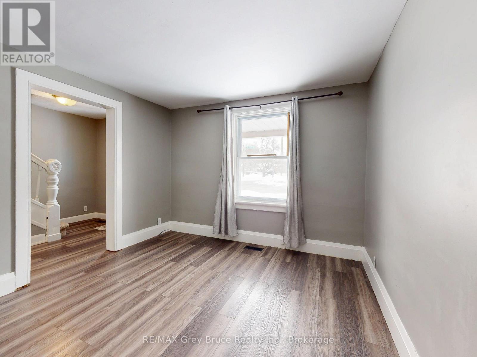 690 8th Street E, Owen Sound, Ontario  N4K 1L8 - Photo 5 - X12817154