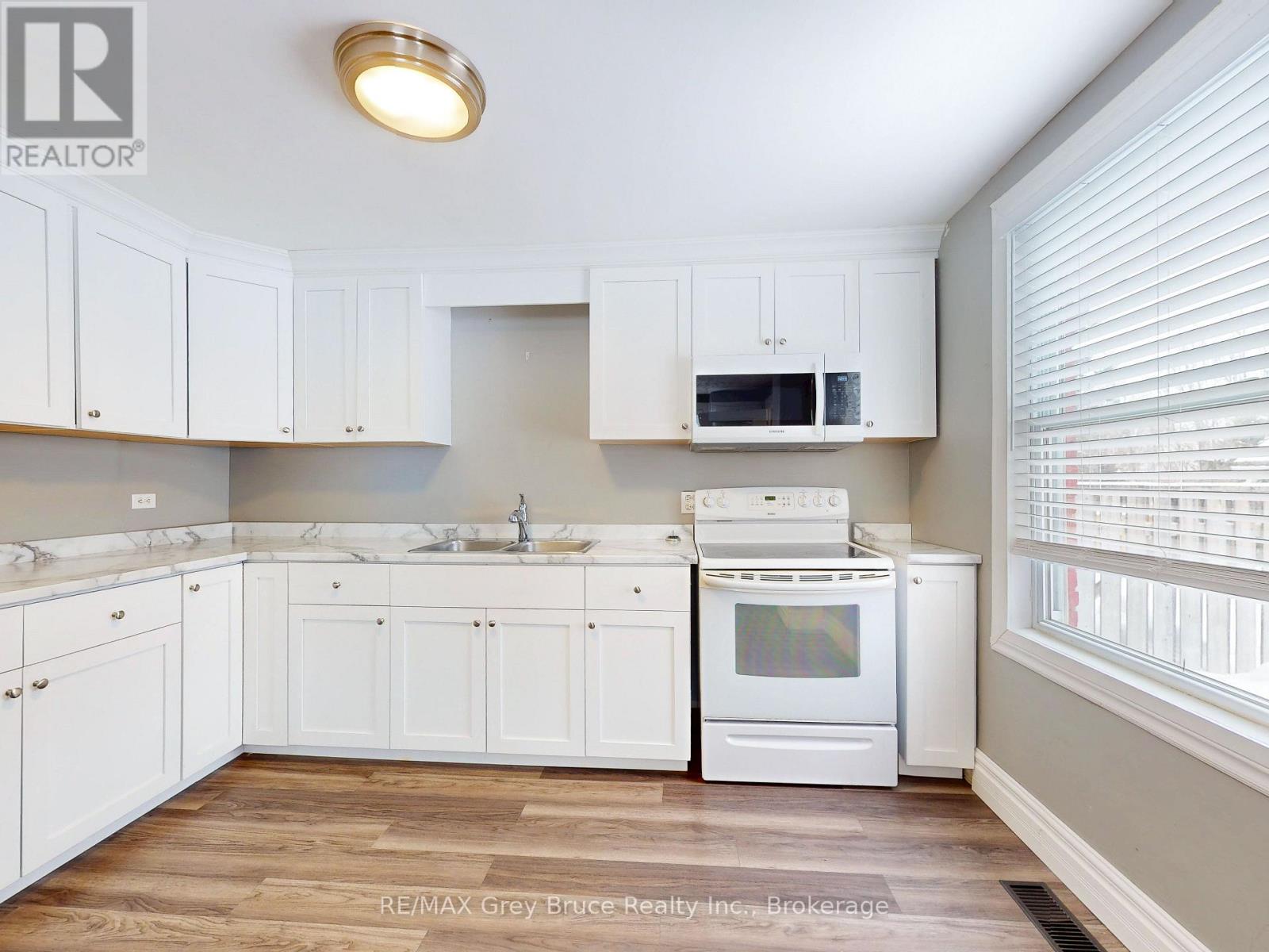 690 8th Street E, Owen Sound, Ontario  N4K 1L8 - Photo 8 - X12817154